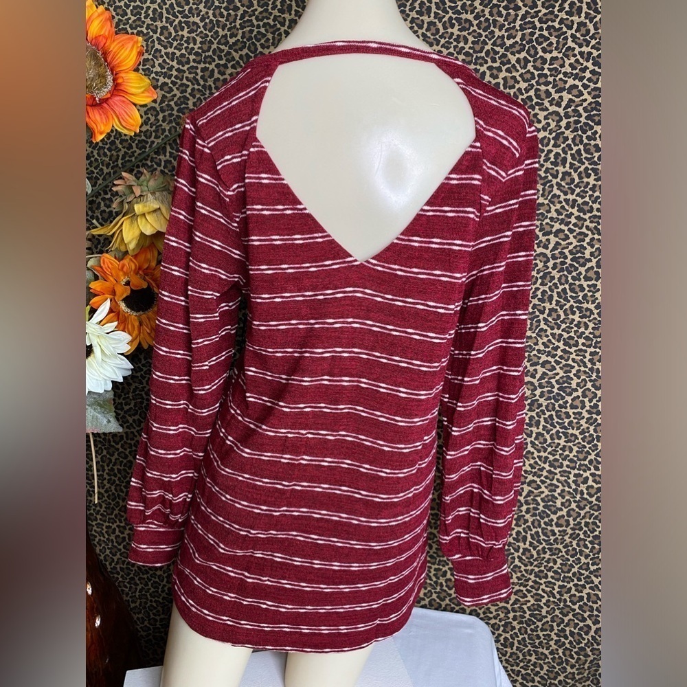 🌴3/$30🌴DOE & RAE Red Striped Long Balloon Sleeve Open Keyhole Back Top NWT - Picture 7 of 13